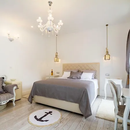 Old Town Deluxe Bed and breakfast